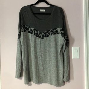 Long sleeve Maurice’s tee